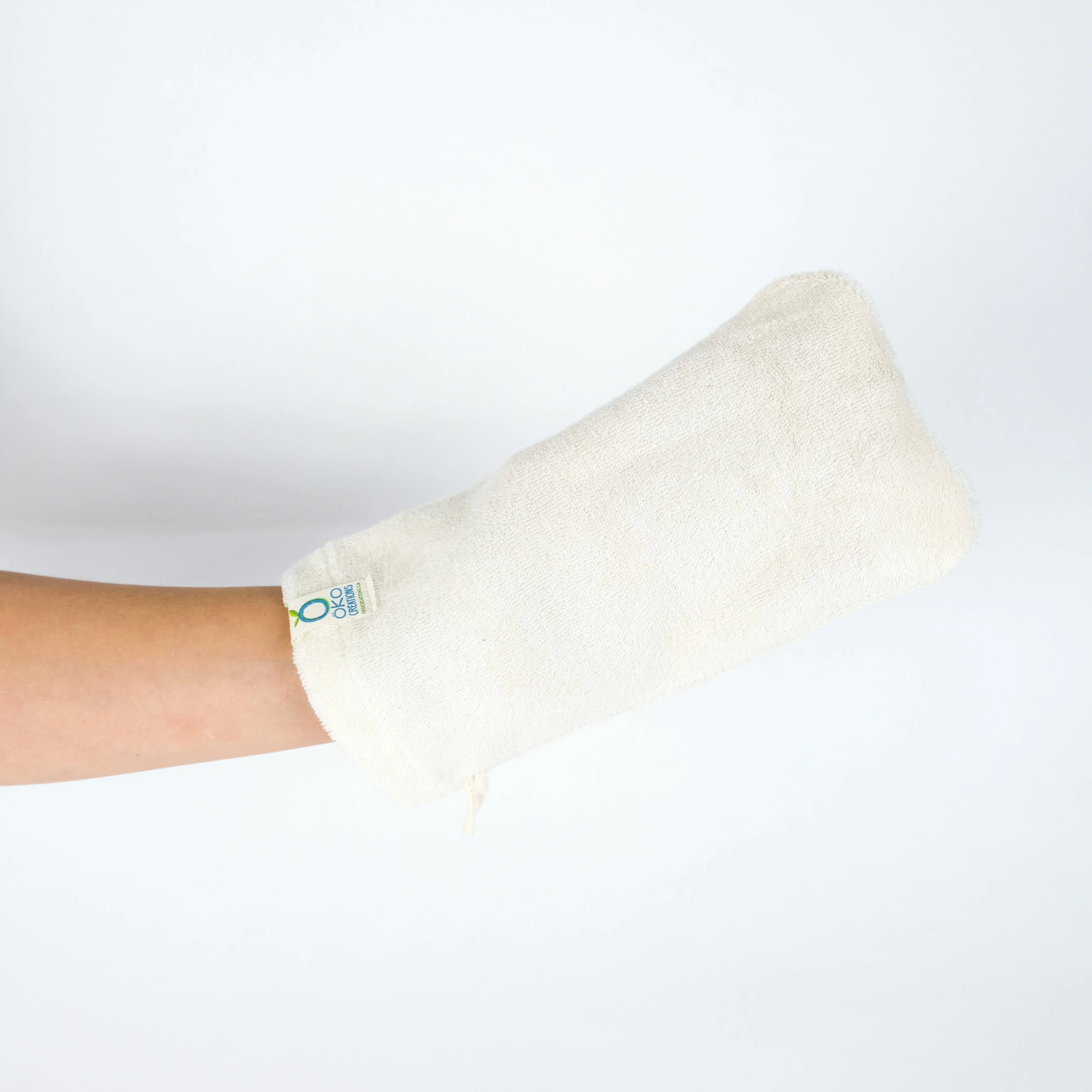 Eco-friendly reusable exfoliating glove made of organic cotton, sustainable zero-waste skincare accessory by Öko Creations