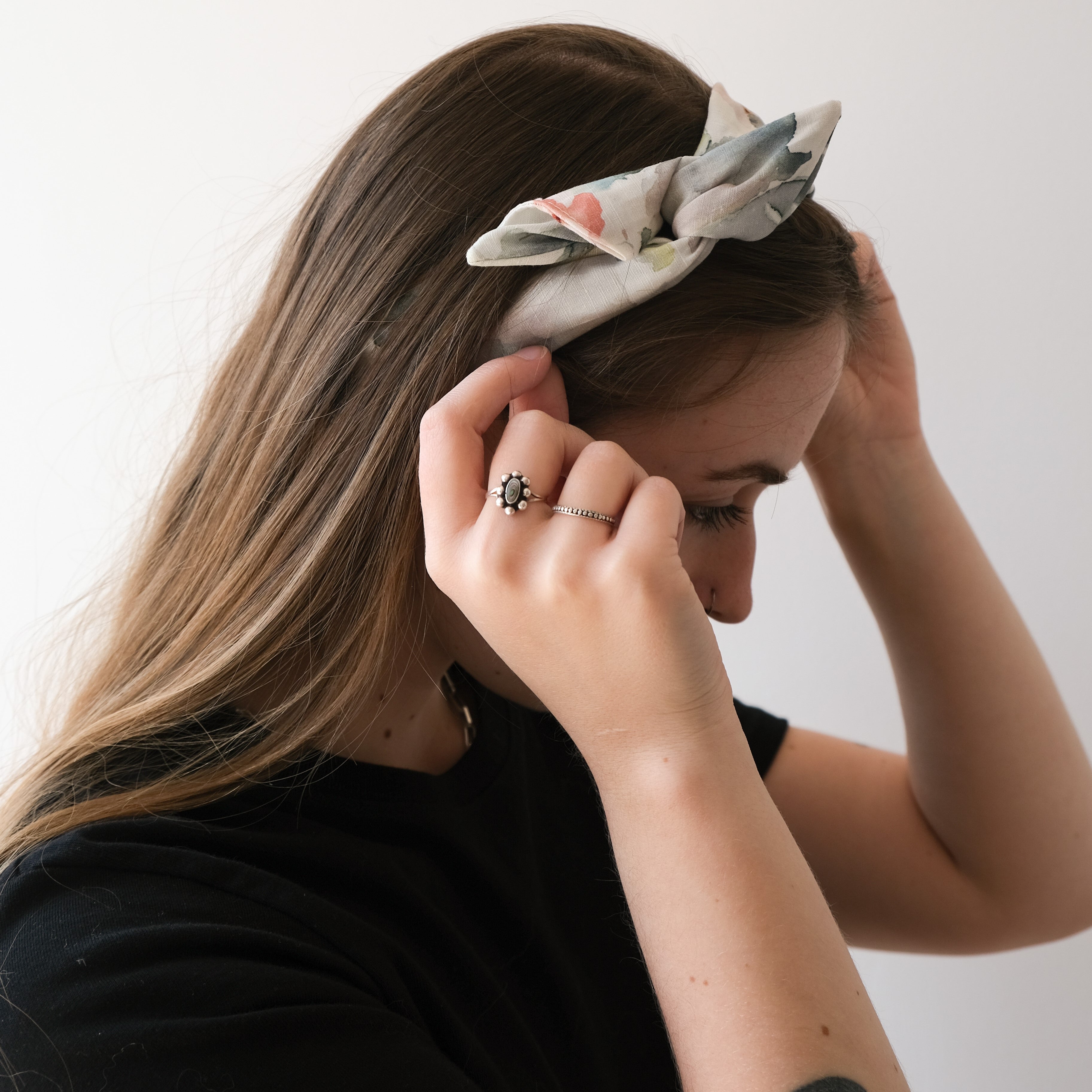 The Twisted Summer Linen Headband - Linen print